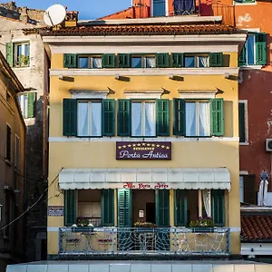 Porta Antica Centro Storico Rovigno